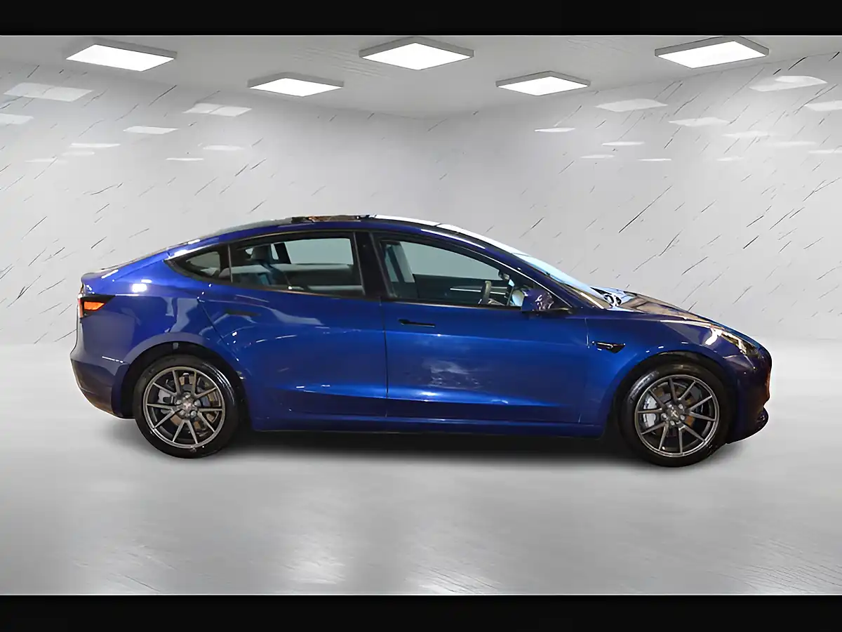 Used 2022 Tesla Model 3 Standard Range Plus Blue - Interior and Exterior details 9