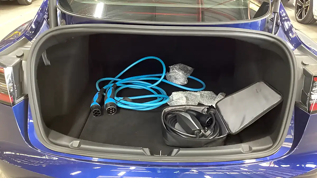 Used 2022 Tesla Model 3 Standard Range Plus Blue - Interior and Exterior details 13