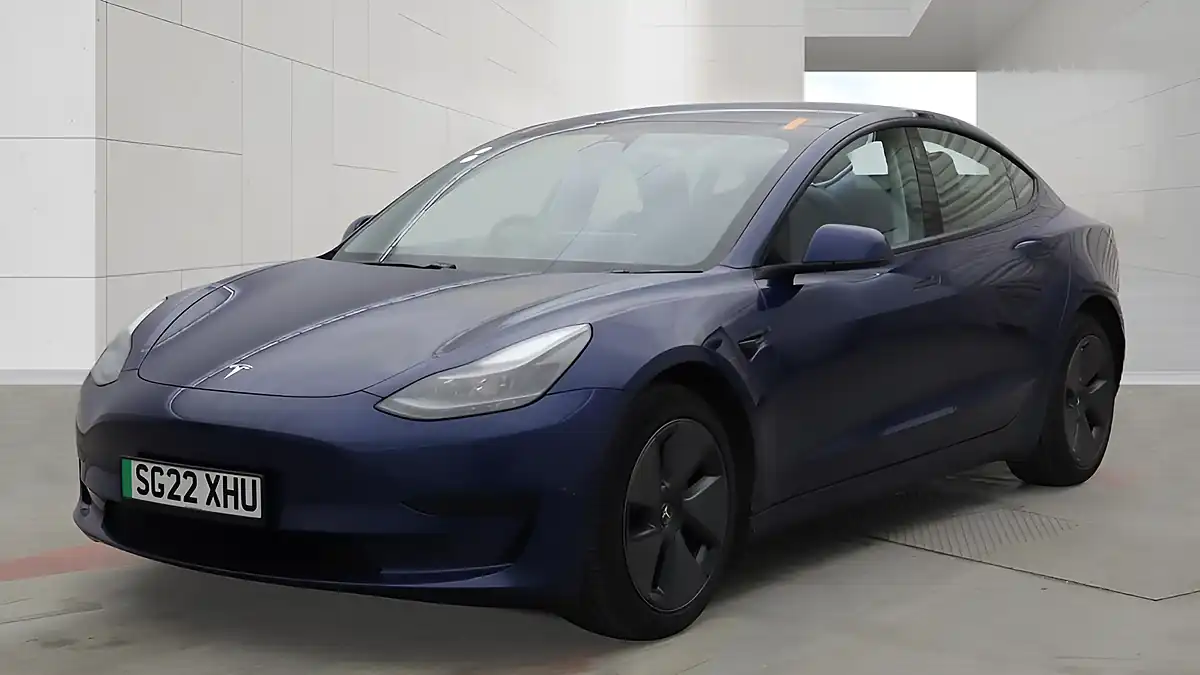Used 2022 Tesla Model 3 Standard Range Plus Blue - Interior and Exterior details 5