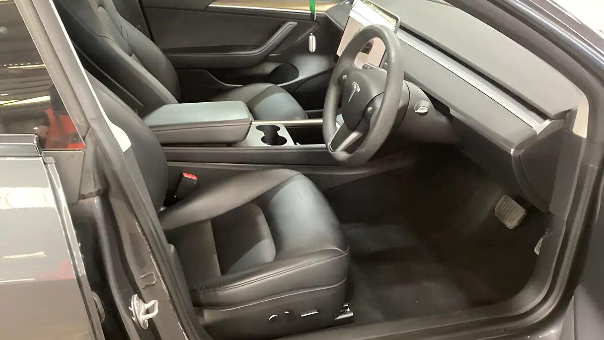 Used 2022 Tesla Model 3 Standard Range Plus Grey - Interior and Exterior details 7
