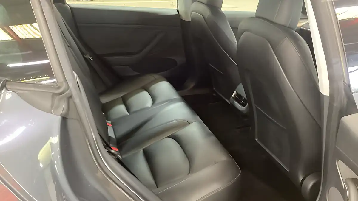 Used 2022 Tesla Model 3 Standard Range Plus Grey - Interior and Exterior details 8