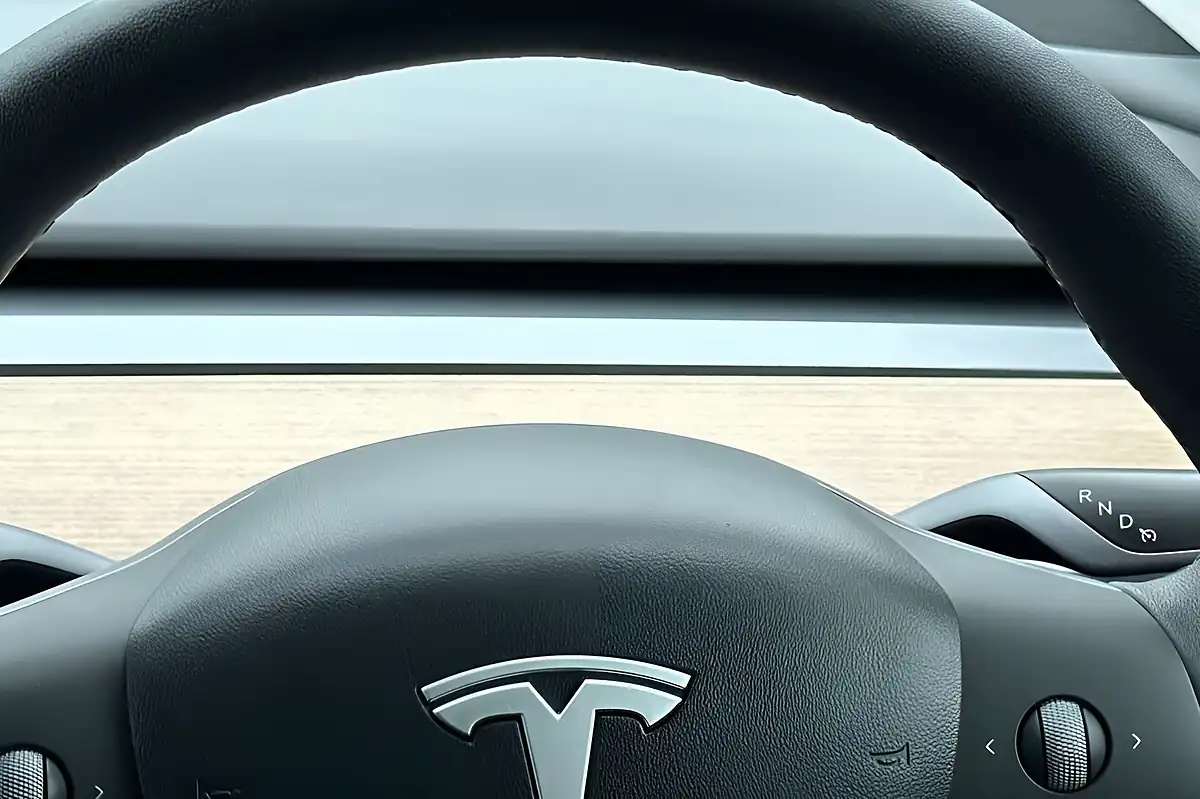 Used 2022 Tesla Model 3 Standard Range Plus Multi Coat Pearlescent White - Interior and Exterior details 14