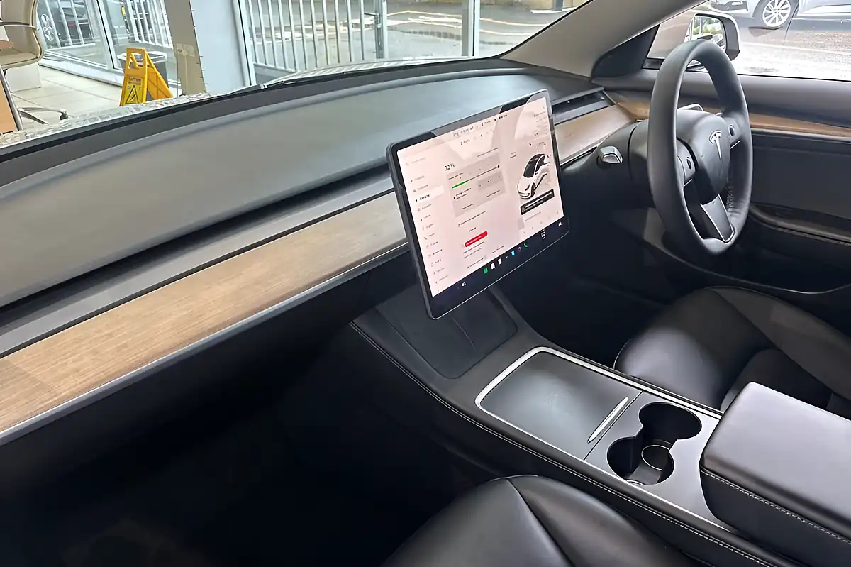 Used 2022 Tesla Model 3 Standard Range Plus Multi Coat Pearlescent White - Interior and Exterior details 15