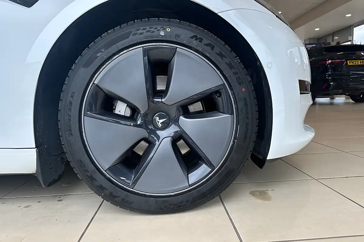 Used 2022 Tesla Model 3 Standard Range Plus Multi Coat Pearlescent White - Interior and Exterior details 9