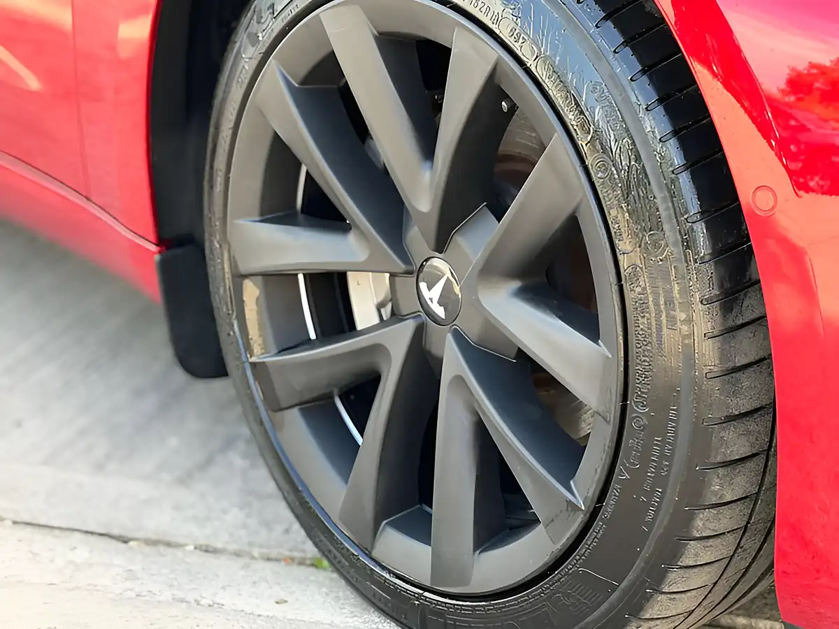 Used 2022 Tesla Model 3 Standard Range Plus Red - Interior and Exterior details 4