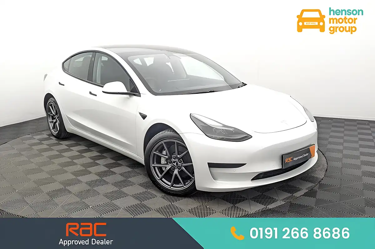 Used 2022 Tesla Model 3 Standard Range Plus White - Front View