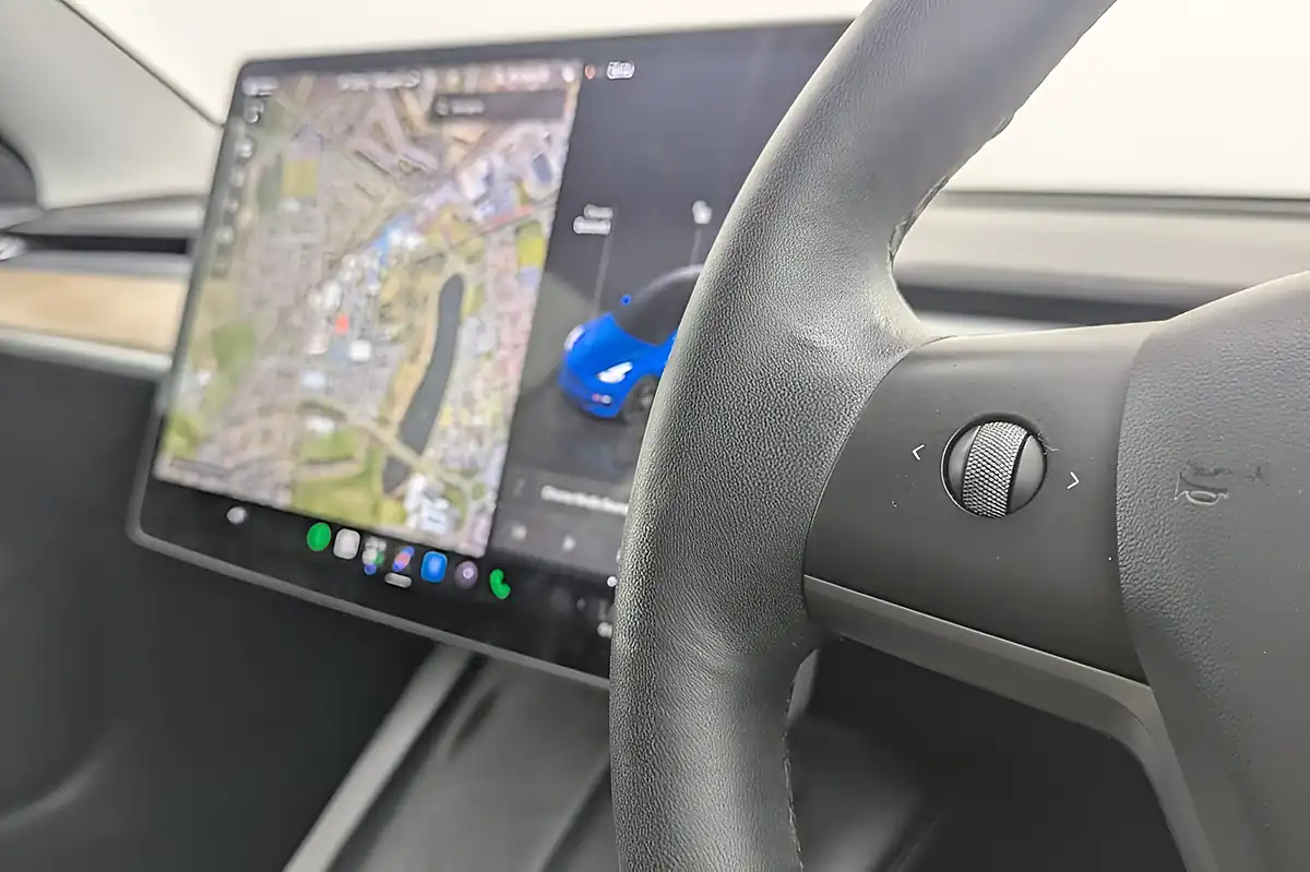 Used 2022 Tesla Model 3 Standard Range Plus White - Interior and Exterior details 10
