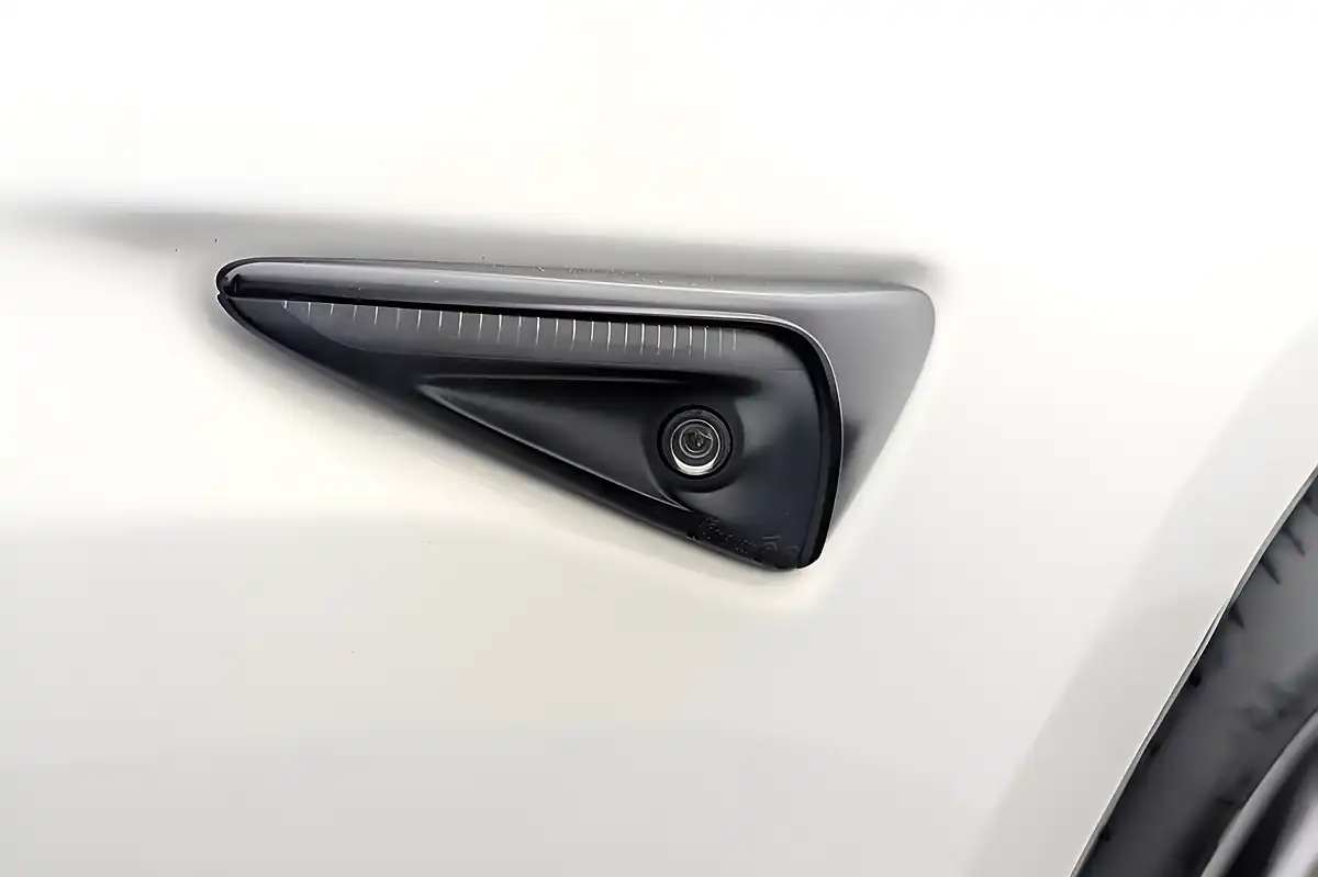 Used 2022 Tesla Model 3 Standard Range Plus White - Interior and Exterior details 17