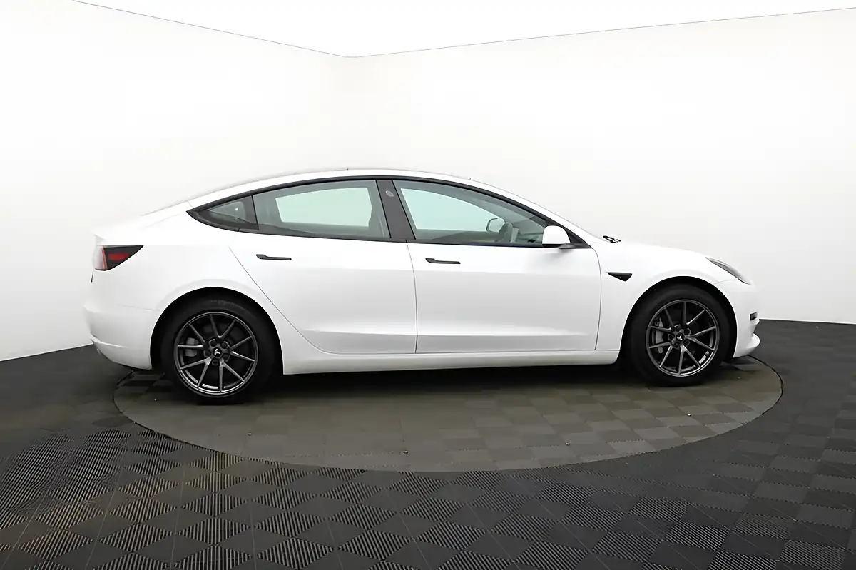 Used 2022 Tesla Model 3 Standard Range Plus White - Interior and Exterior details 2