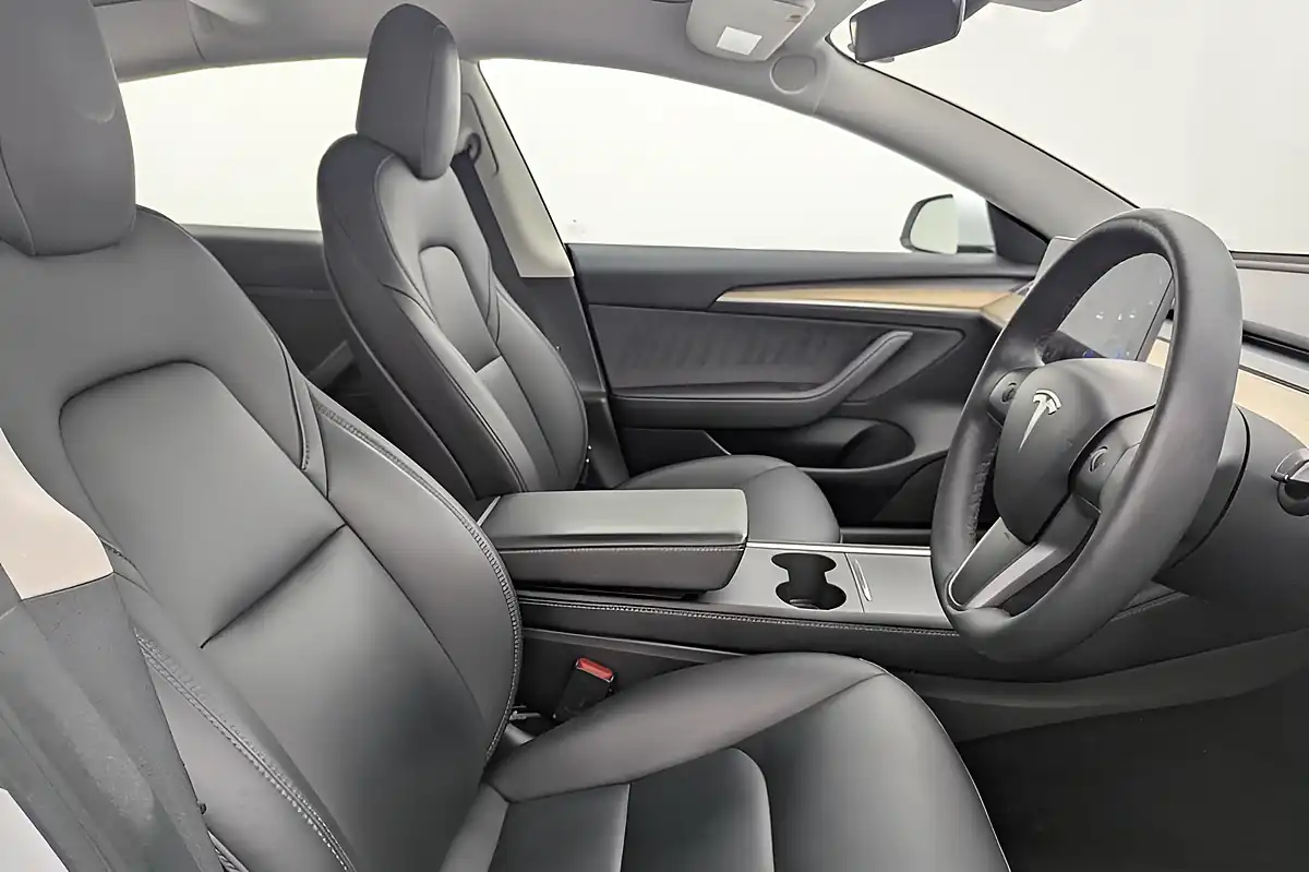 Used 2022 Tesla Model 3 Standard Range Plus White - Interior and Exterior details 3