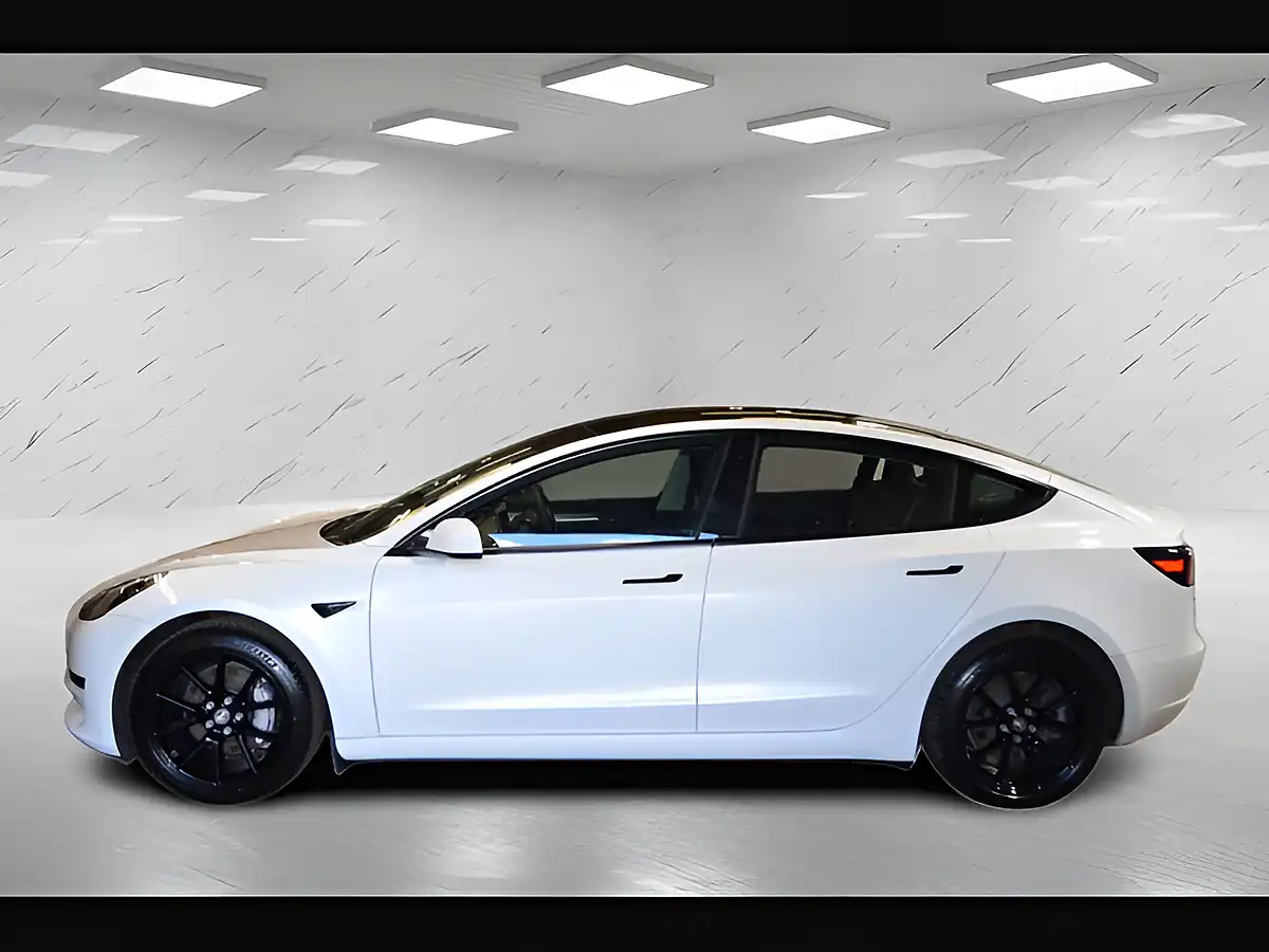 Used 2022 Tesla Model 3 Standard Range Plus White - Interior and Exterior details 9