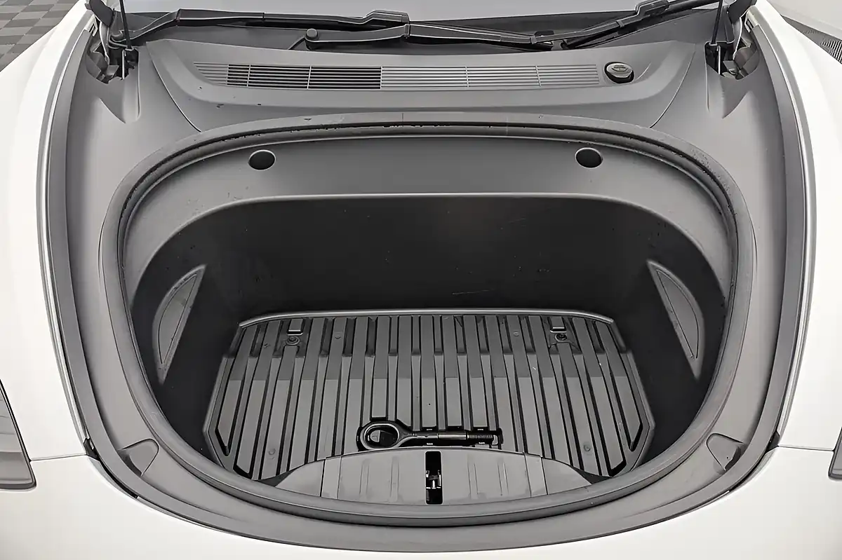 Used 2022 Tesla Model 3 White - Interior and Exterior details 17