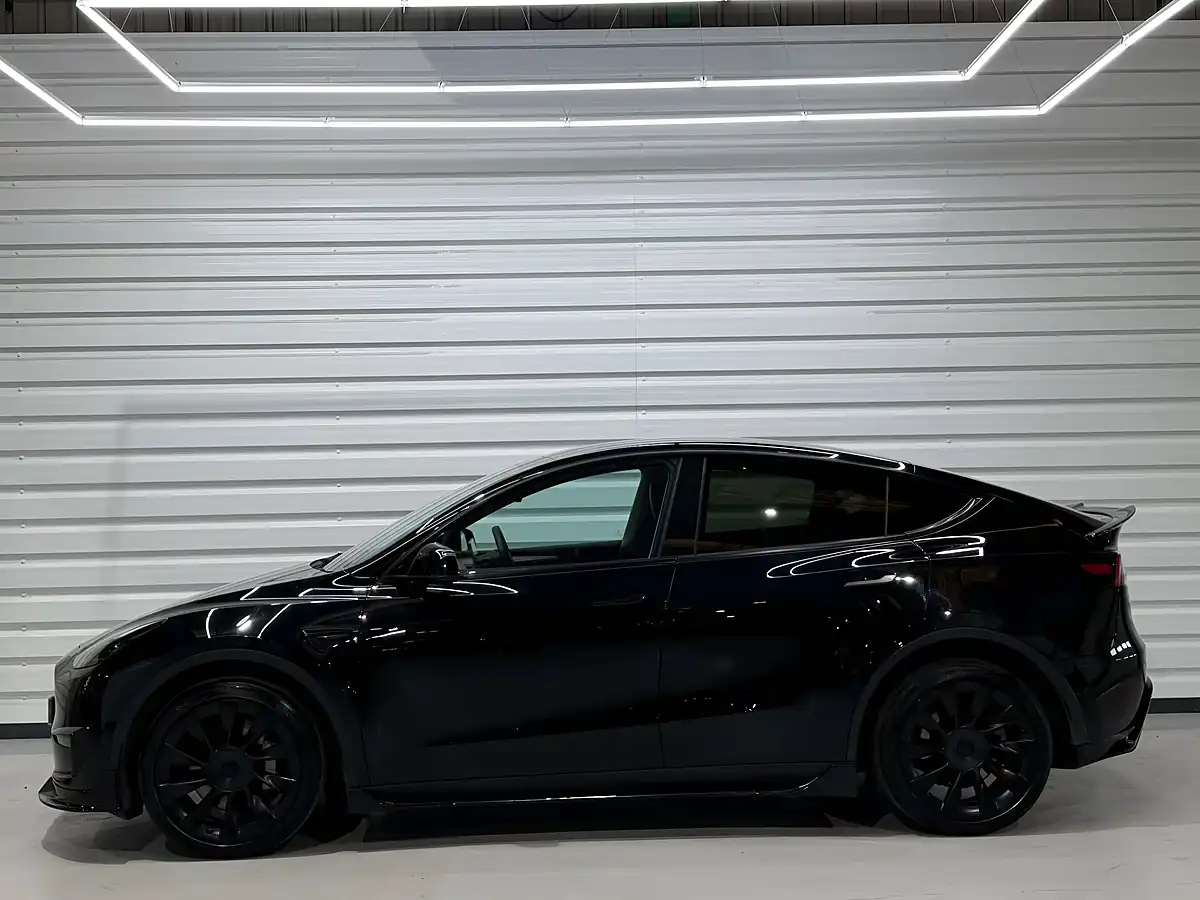 Used 2022 Tesla Model Y Long Range Black - Interior and Exterior details 13