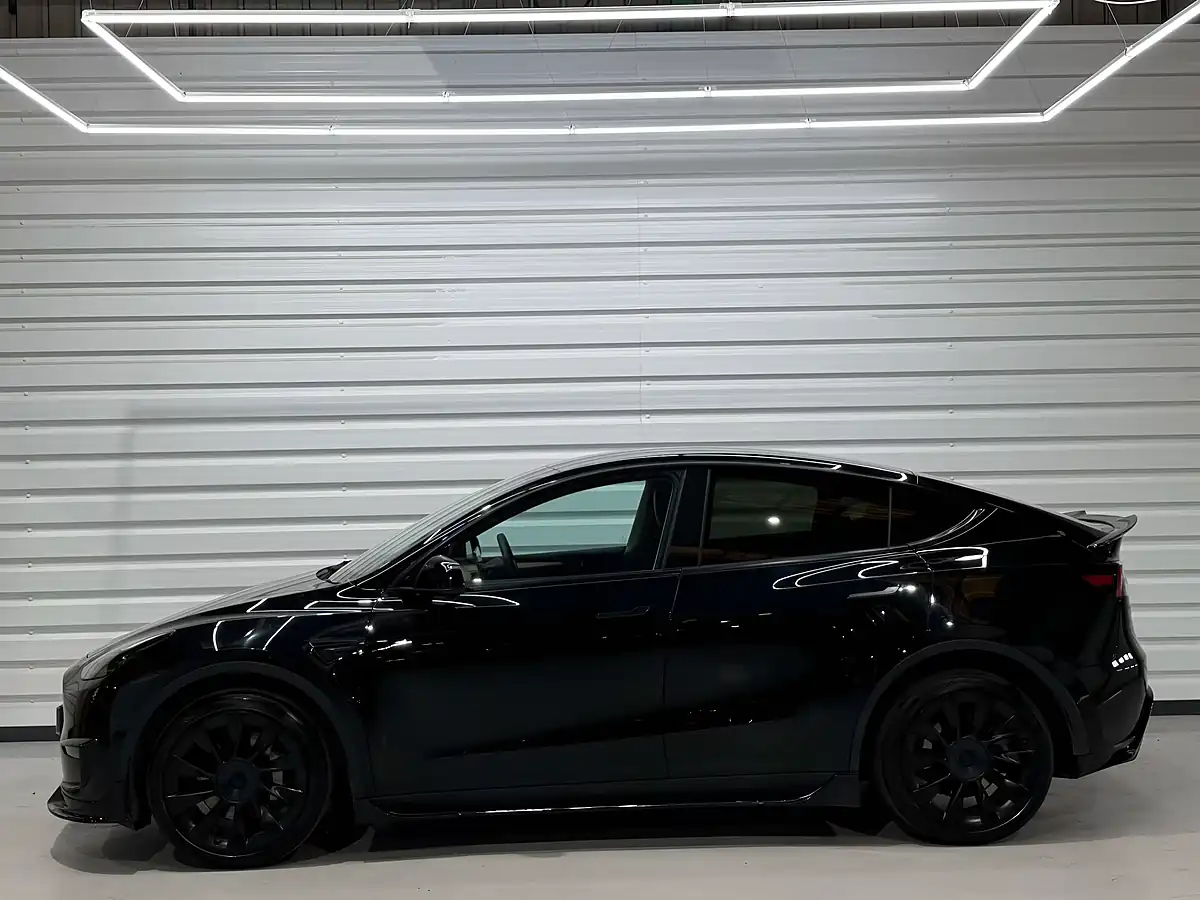 Used 2022 Tesla Model Y Long Range Black - Interior and Exterior details 14