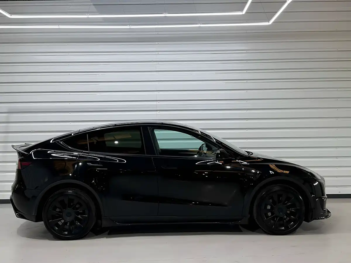 Used 2022 Tesla Model Y Long Range Black - Interior and Exterior details 17