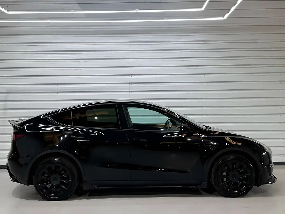 Used 2022 Tesla Model Y Long Range Black - Interior and Exterior details 18