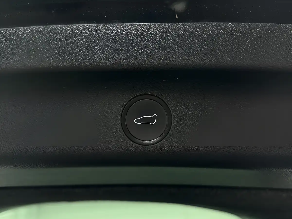 Used 2022 Tesla Model Y Long Range Black - Interior and Exterior details 20