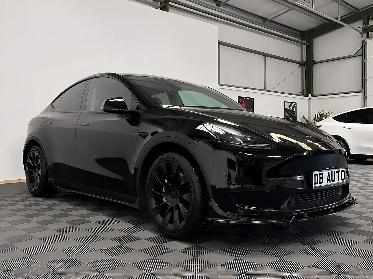 Used 2022 Tesla Model Y Long Range Black - Interior and Exterior details 10
