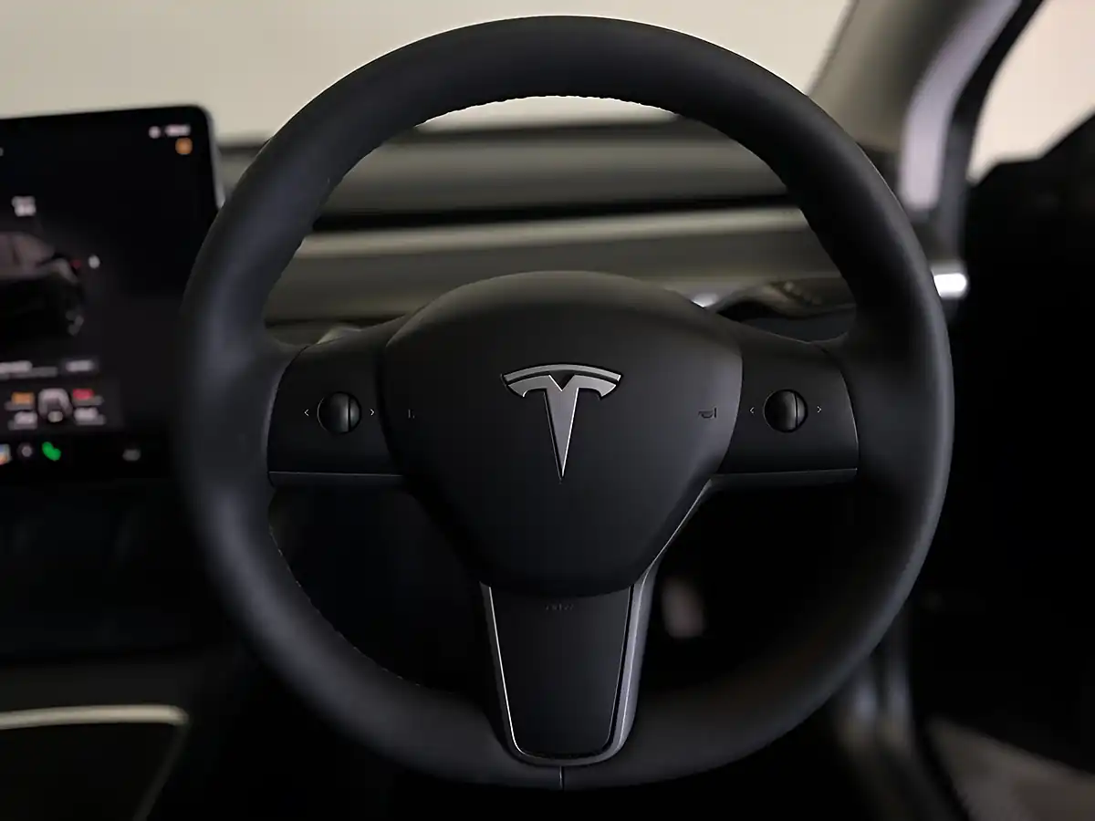 Used 2022 Tesla Model Y Long Range Black - Interior and Exterior details 15