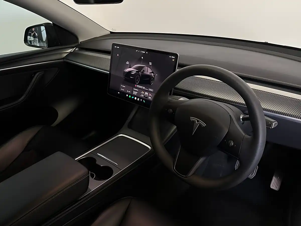 Used 2022 Tesla Model Y Long Range Black - Interior and Exterior details 7