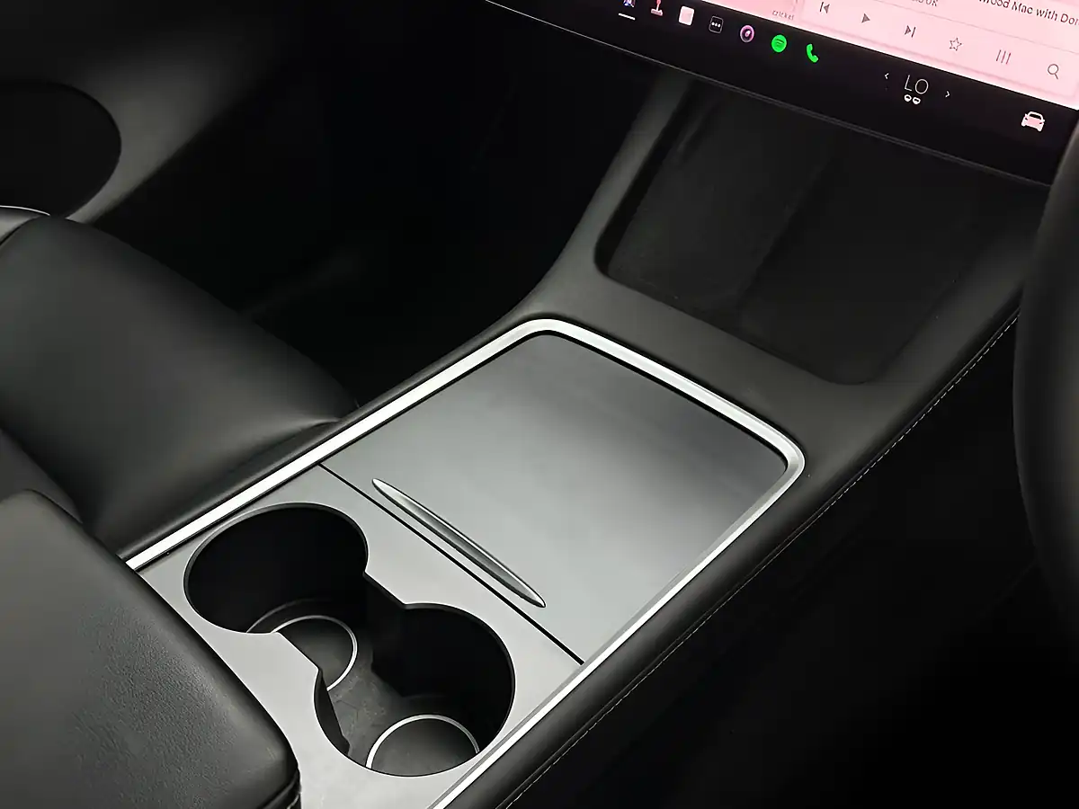Used 2022 Tesla Model Y Long Range Black - Interior and Exterior details 13
