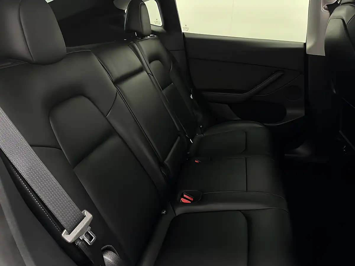Used 2022 Tesla Model Y Long Range Black - Interior and Exterior details 14