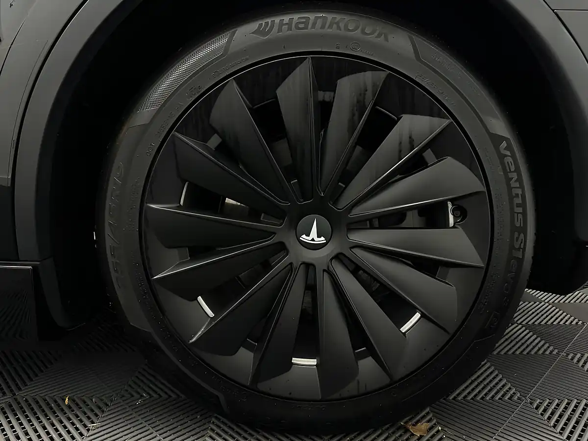Used 2022 Tesla Model Y Long Range Black - Interior and Exterior details 17