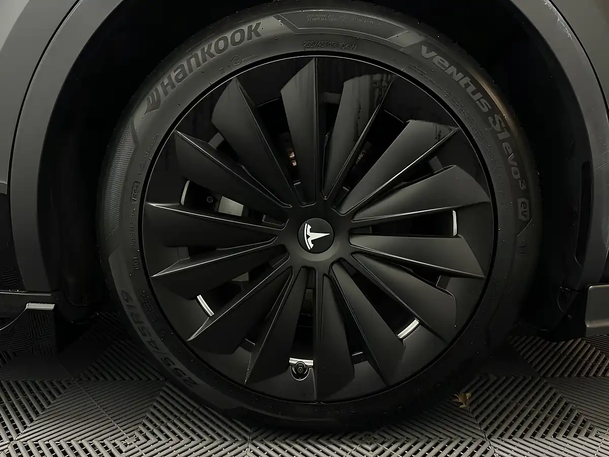 Used 2022 Tesla Model Y Long Range Black - Interior and Exterior details 19