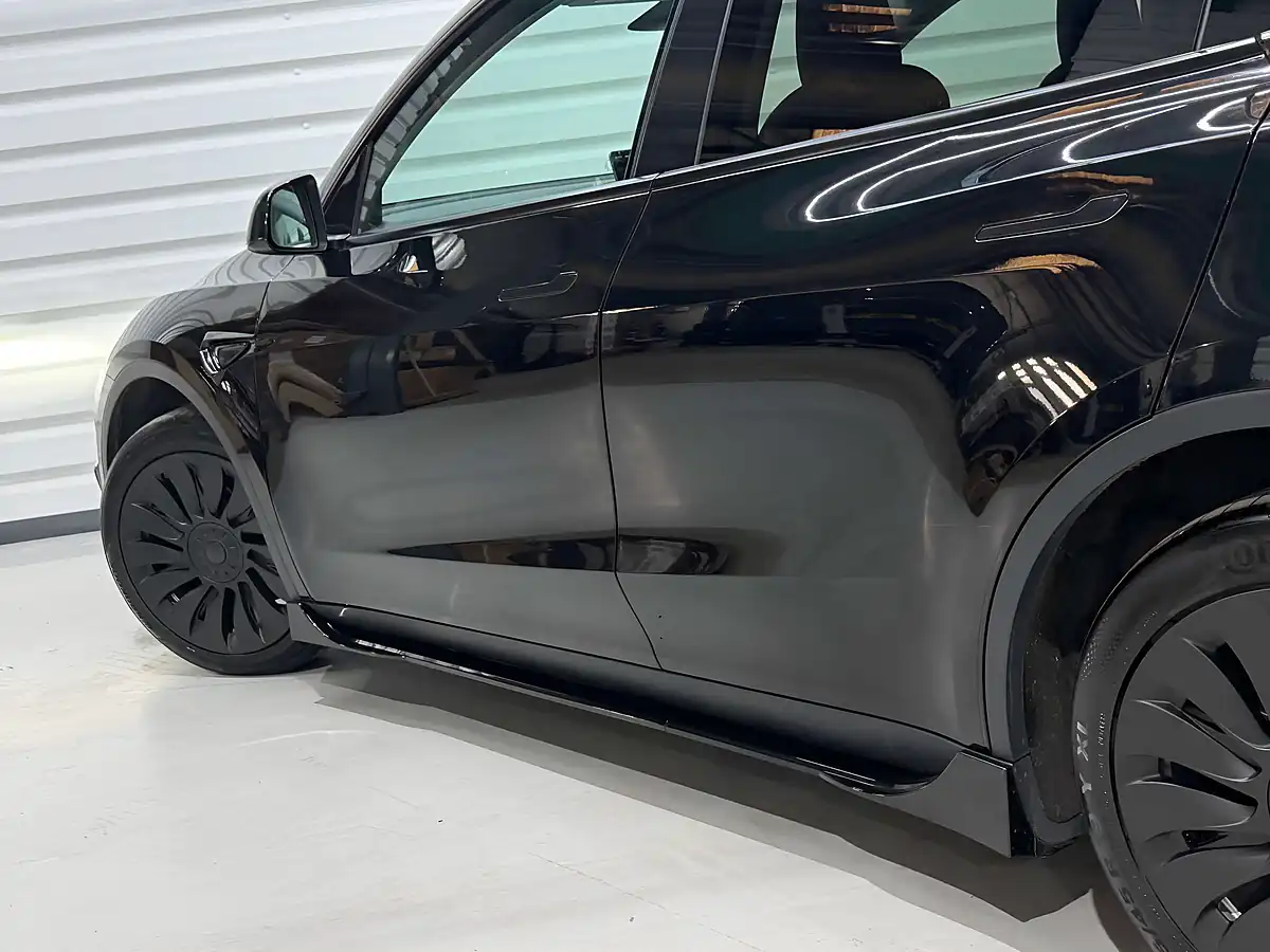 Used 2022 Tesla Model Y Long Range Black - Interior and Exterior details 10