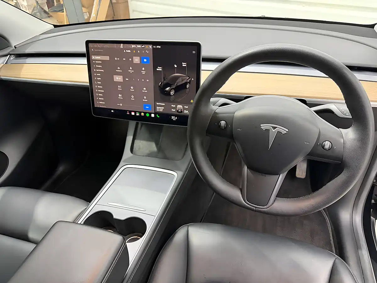 Used 2022 Tesla Model Y Long Range Black - Interior and Exterior details 12