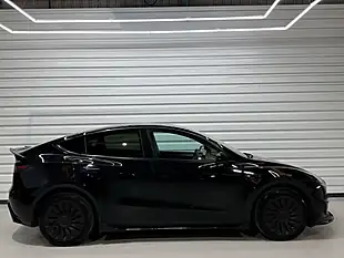 Used 2022 Tesla Model Y Long Range Black - Interior and Exterior details 4