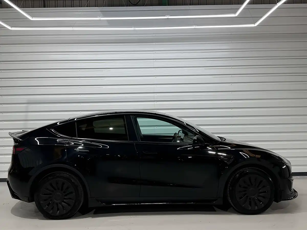 Used 2022 Tesla Model Y Long Range Black - Interior and Exterior details 4