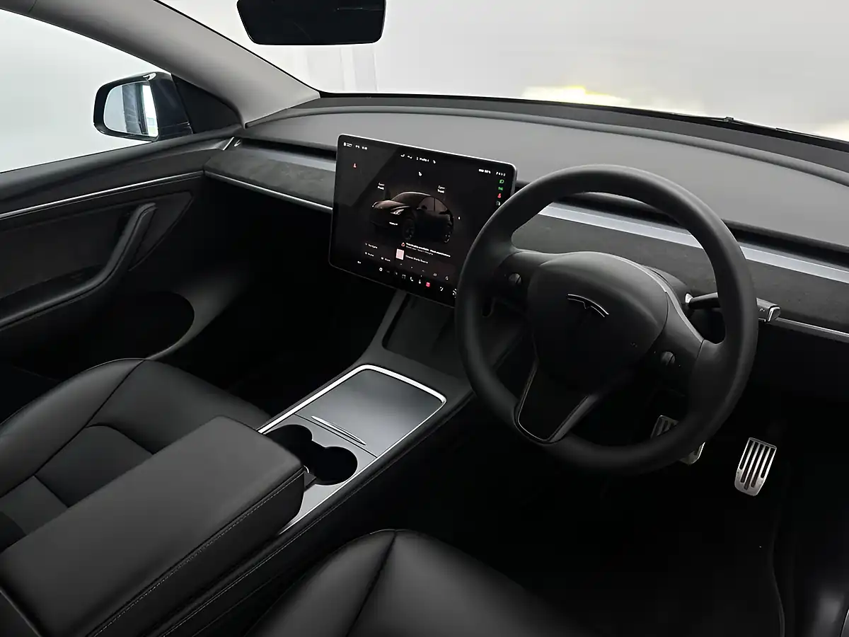 Used 2022 Tesla Model Y Long Range Black - Interior and Exterior details 10