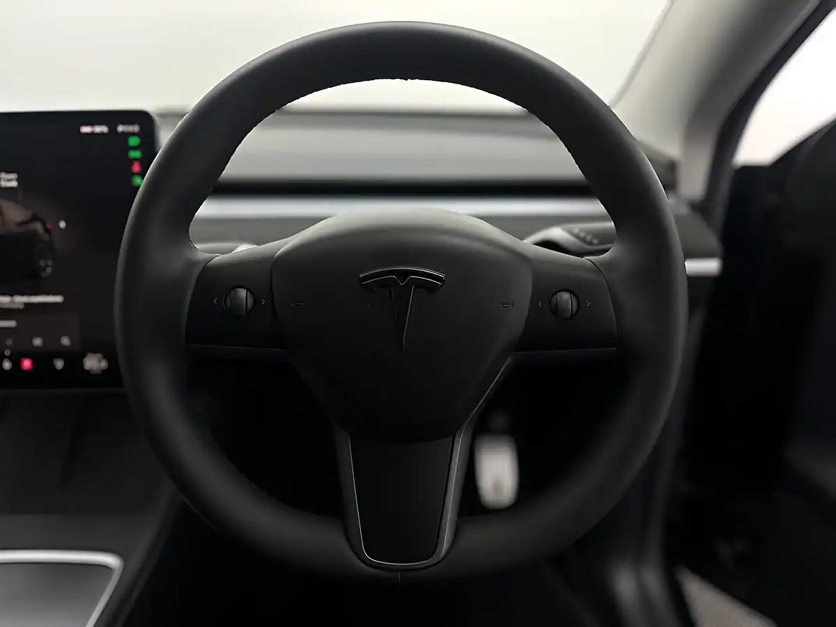 Used 2022 Tesla Model Y Long Range Black - Interior and Exterior details 15