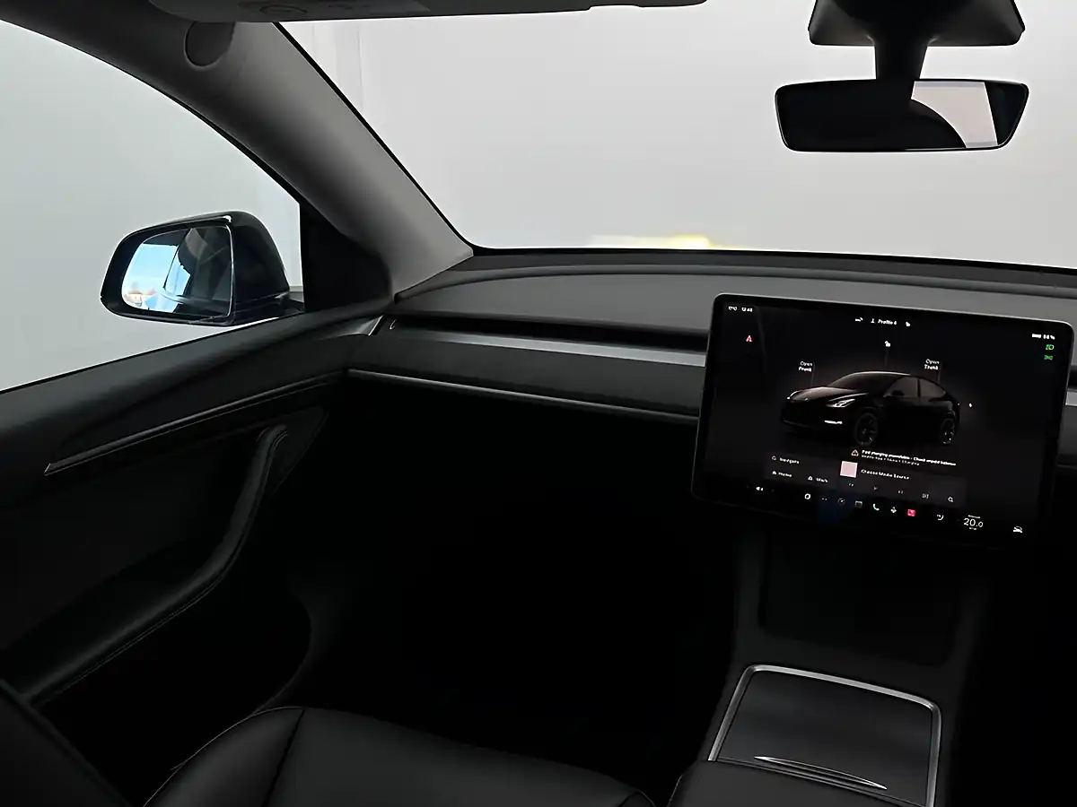 Used 2022 Tesla Model Y Long Range Black - Interior and Exterior details 17