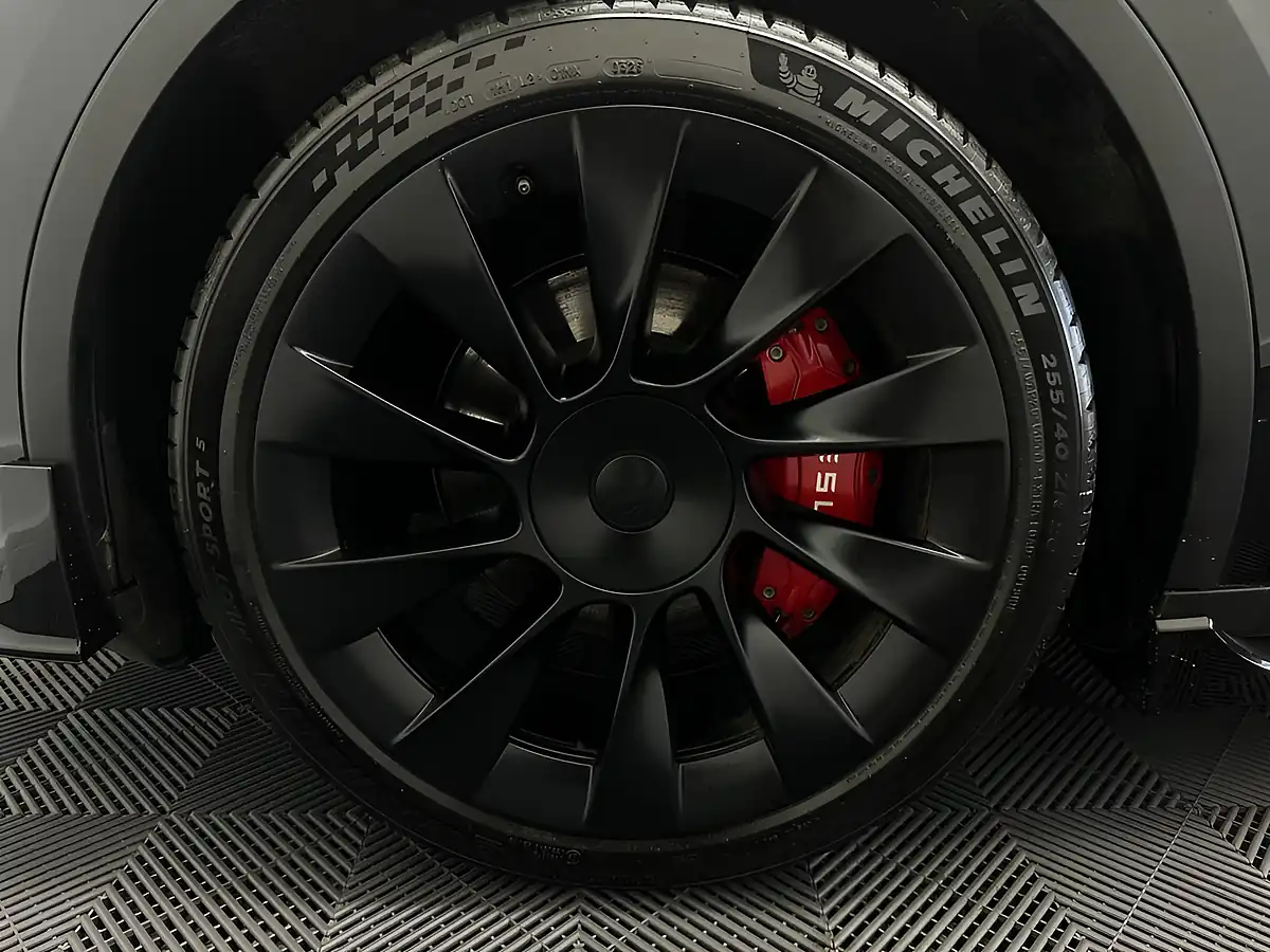 Used 2022 Tesla Model Y Long Range Black - Interior and Exterior details 18