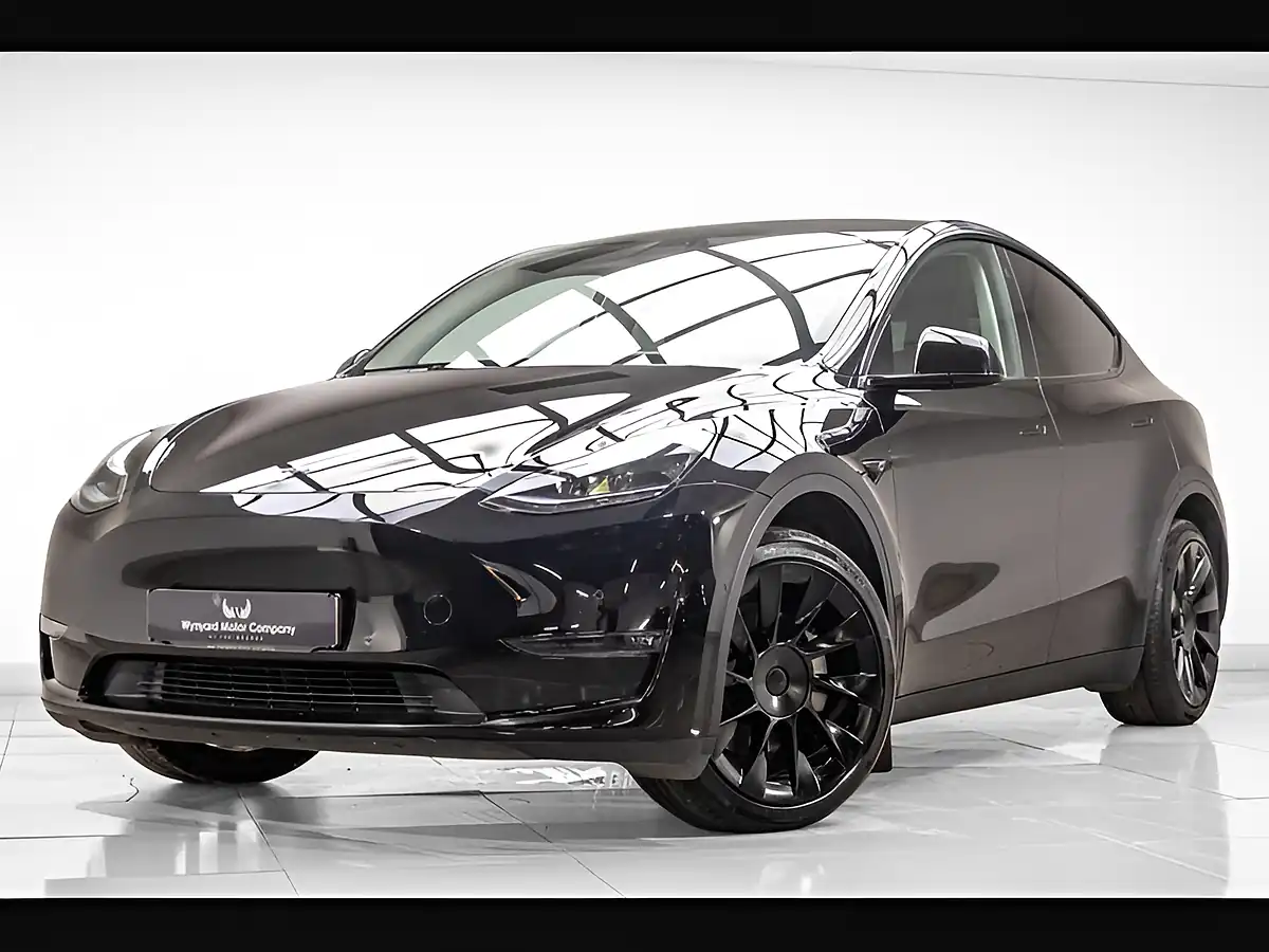 Used 2022 Tesla Model Y Long Range Black - Front View