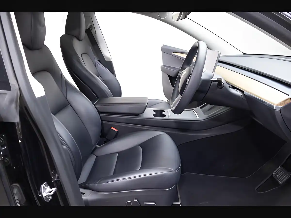 Used 2022 Tesla Model Y Long Range Black - Interior and Exterior details 10