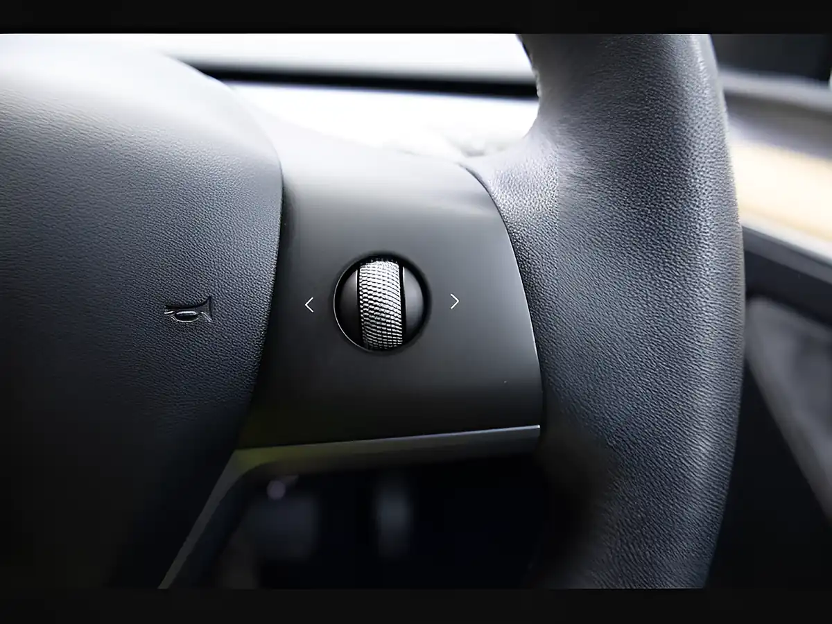 Used 2022 Tesla Model Y Long Range Black - Interior and Exterior details 13