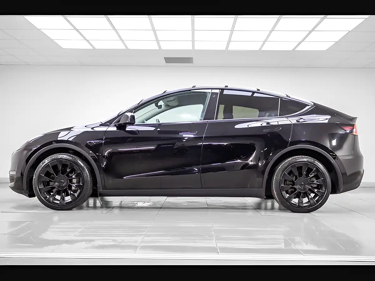 Used 2022 Tesla Model Y Long Range Black - Interior and Exterior details 2