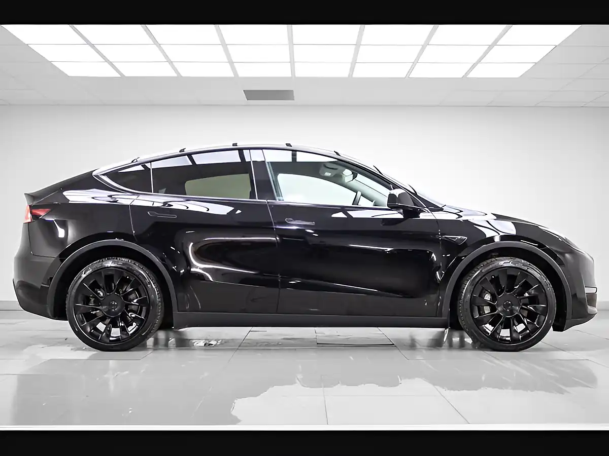 Used 2022 Tesla Model Y Long Range Black - Interior and Exterior details 7