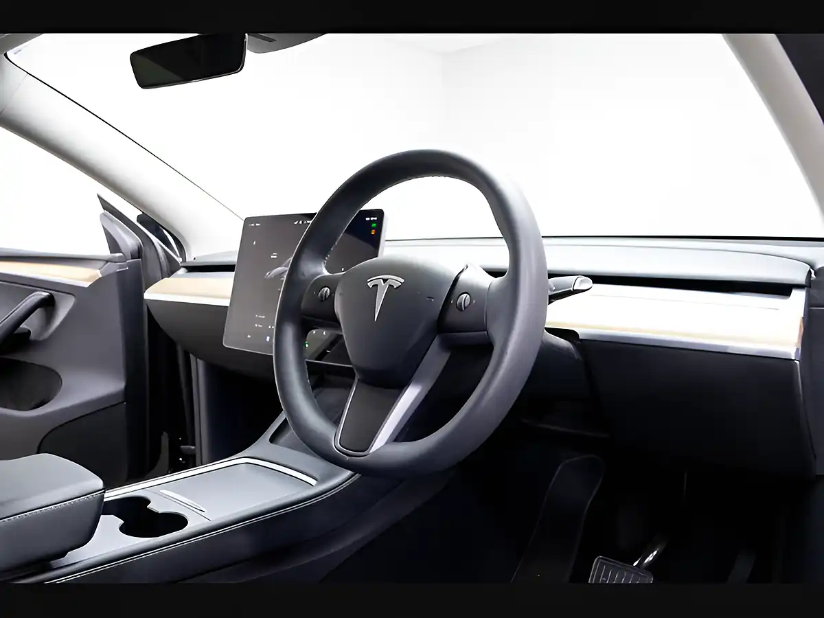 Used 2022 Tesla Model Y Long Range Black - Interior and Exterior details 9