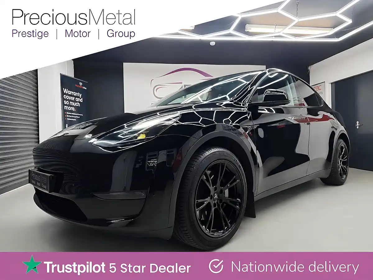 Used 2022 Tesla Model Y Long Range Black - Front View
