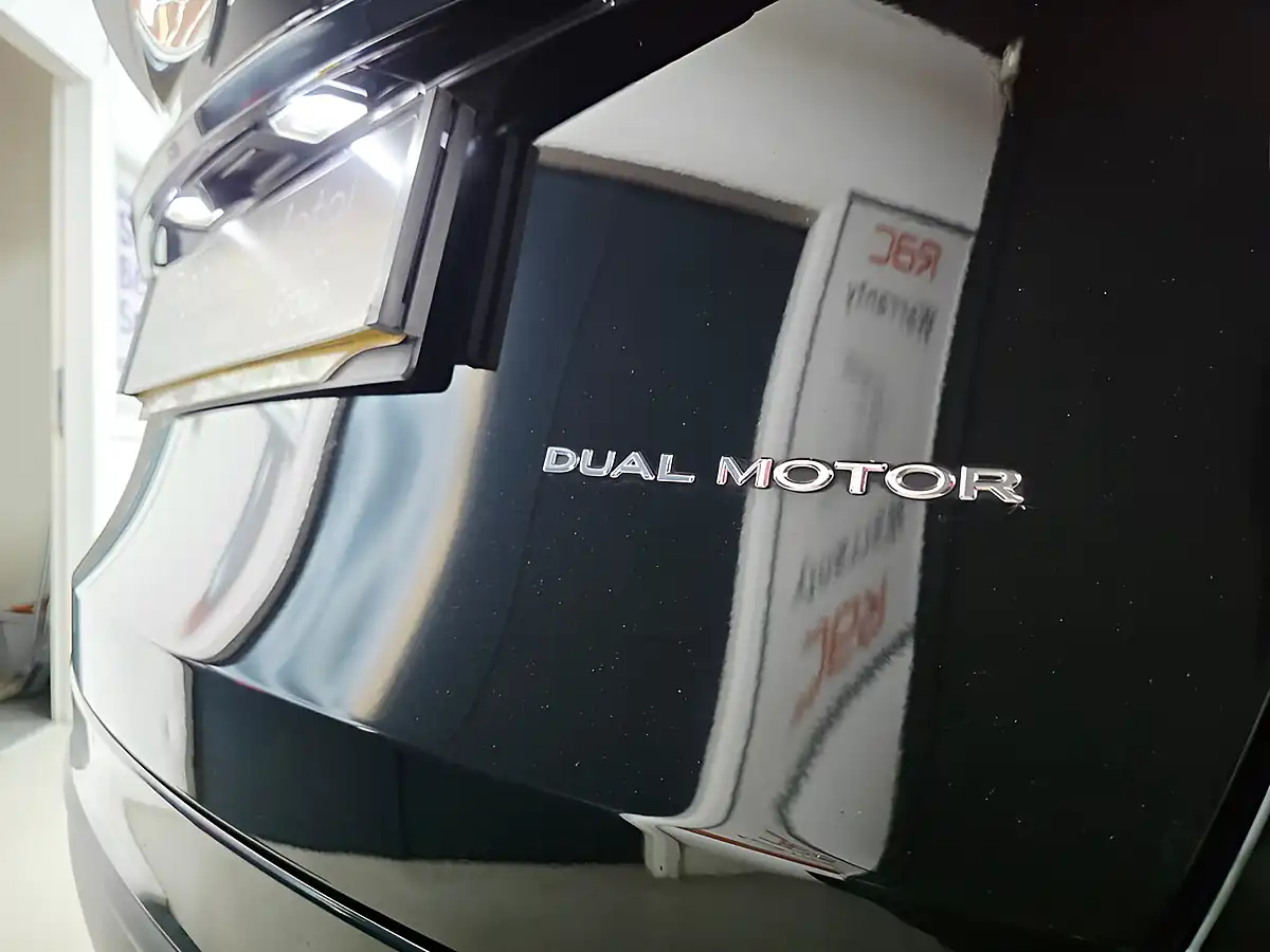 Used 2022 Tesla Model Y Long Range Black - Interior and Exterior details 10