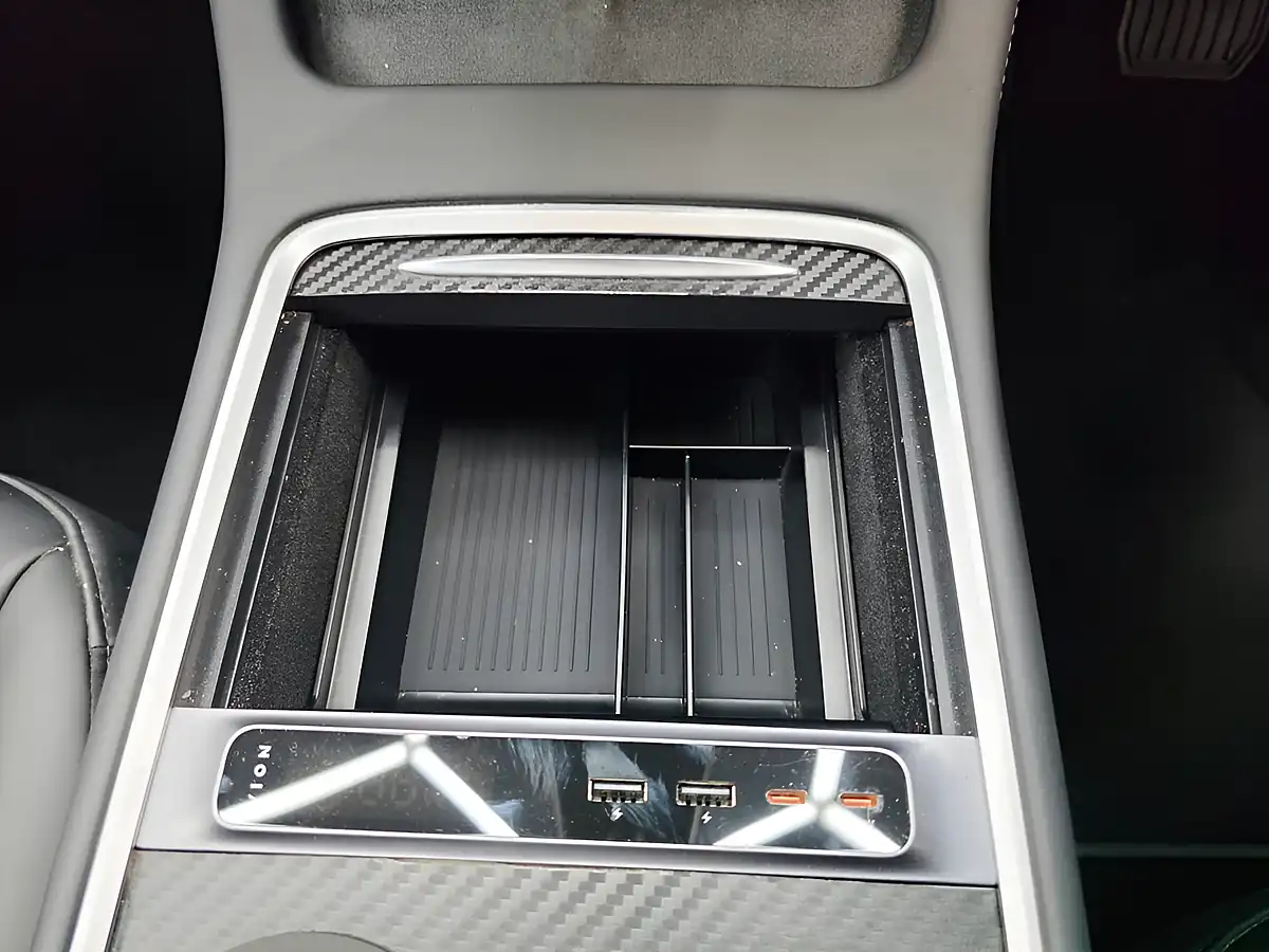 Used 2022 Tesla Model Y Long Range Black - Interior and Exterior details 18