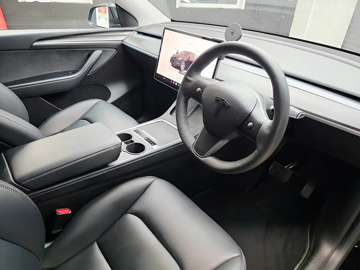 Used 2022 Tesla Model Y Long Range Black - Interior and Exterior details 3