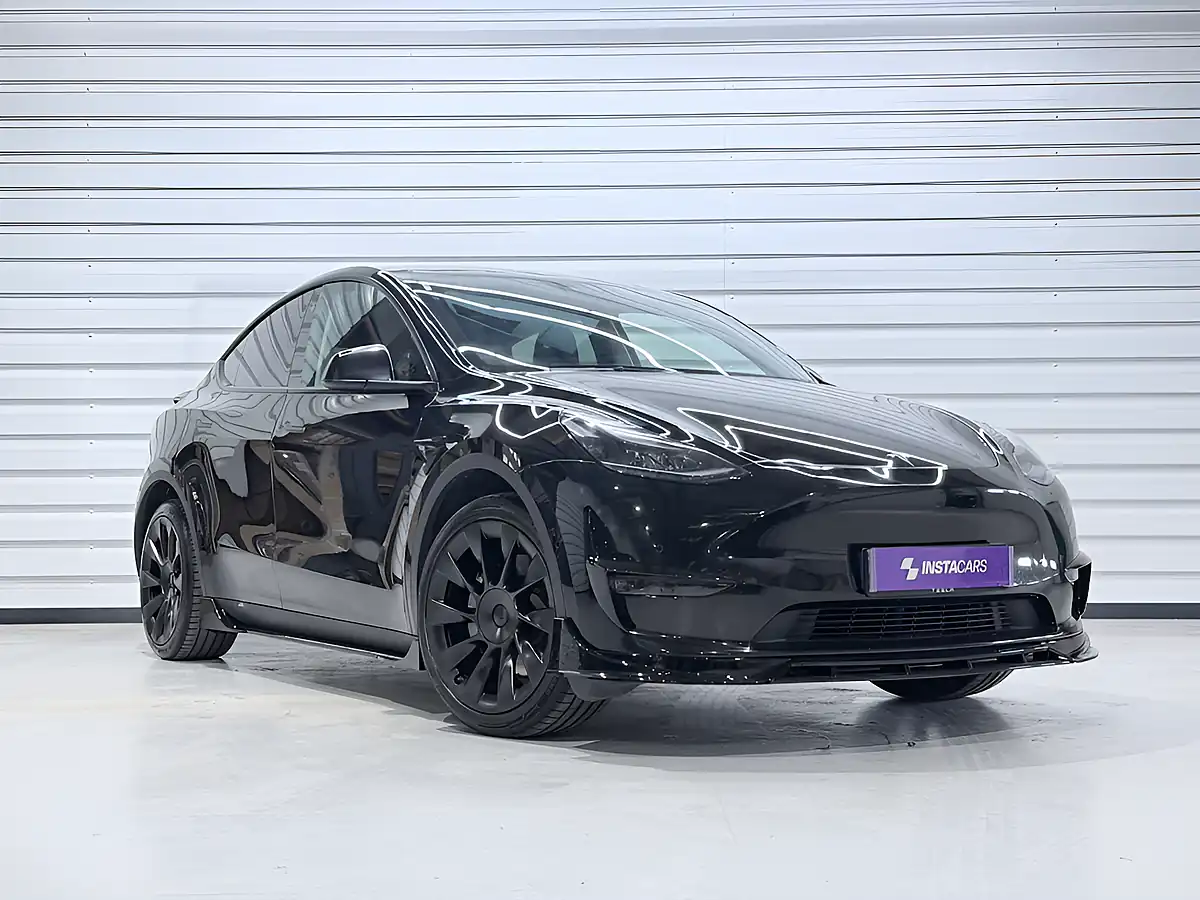 Used 2022 Tesla Model Y Long Range Black - Front View