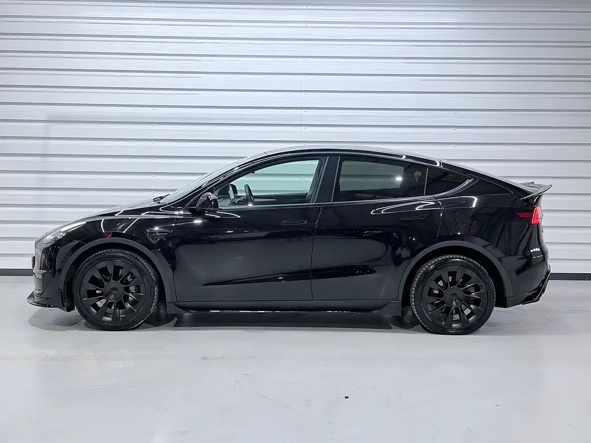 Used 2022 Tesla Model Y Long Range Black - Interior and Exterior details 10