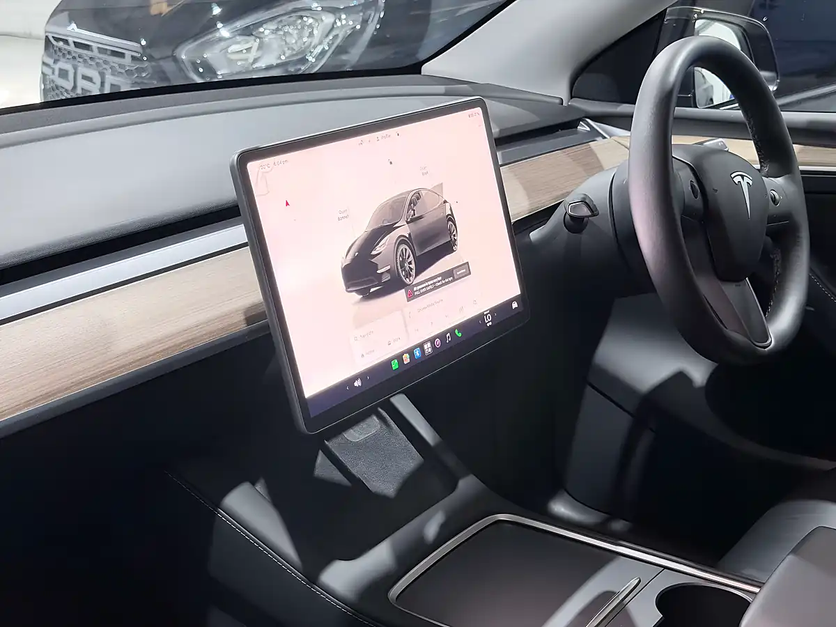 Used 2022 Tesla Model Y Long Range Black - Interior and Exterior details 17