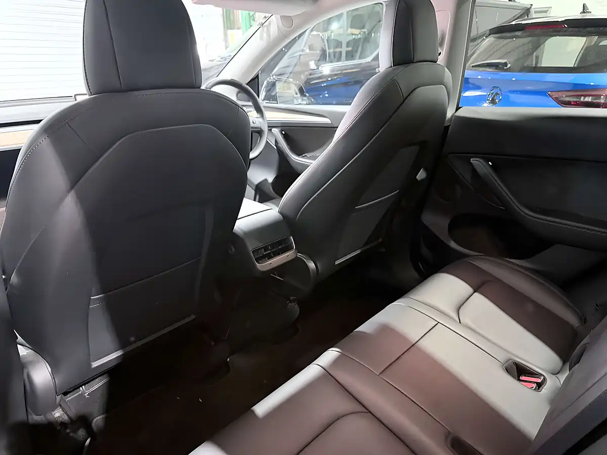 Used 2022 Tesla Model Y Long Range Black - Interior and Exterior details 18